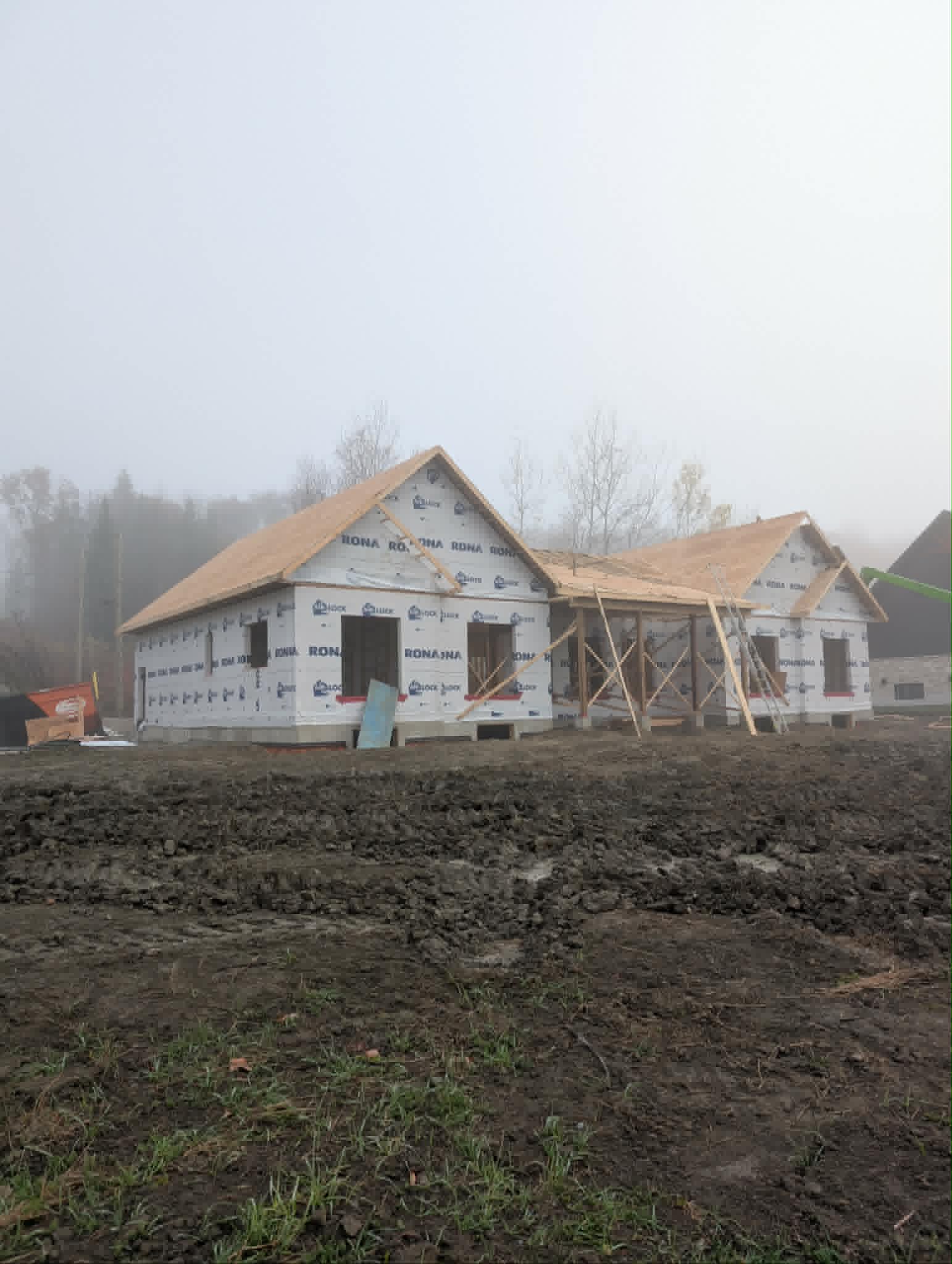 Charpente d’une maison de plain-pied en cours de construction